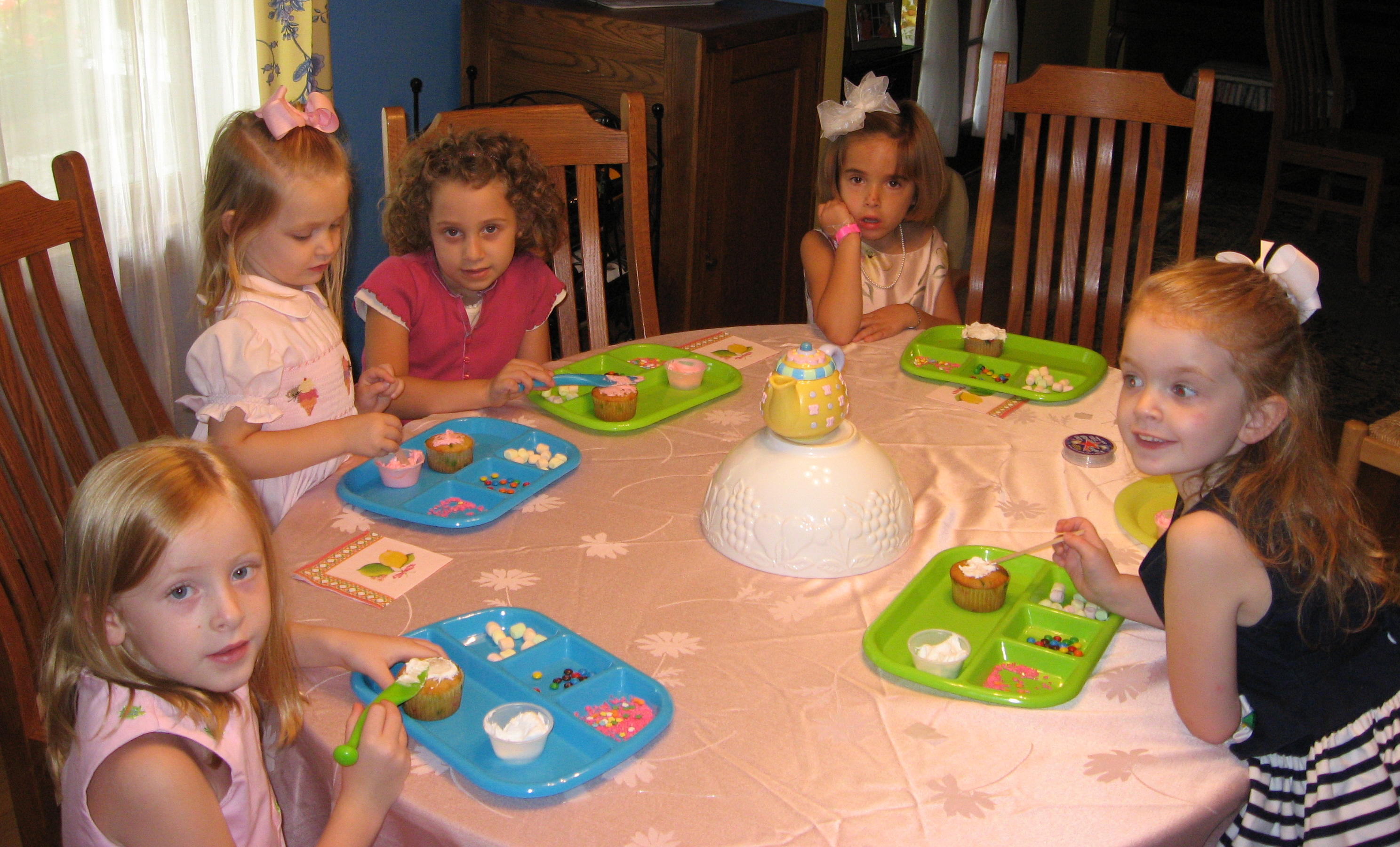 2007_08_05 Jane and friends cupcakes.jpg
